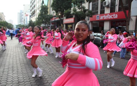 Bastoneras también desfilaron