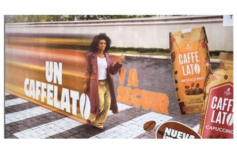 Una gran valla donde Dayanna es imagen. Ha modelo para rubros como moda, belleza, alimentos y bebidas.