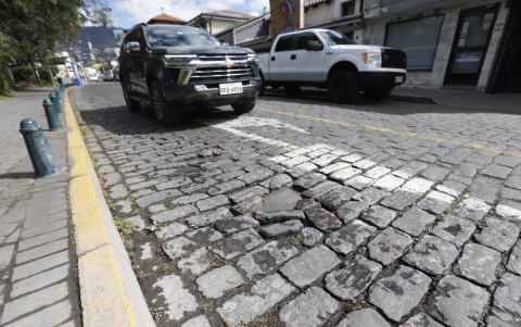 Trabajos. Otra intervención será en la Francisco de Orellana. En tramos, las piedras están salidas.