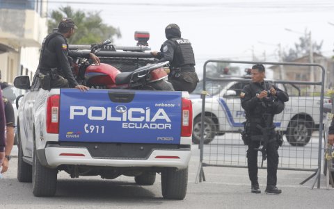 Policías realizaron resguardos en velorios y patrullaron zonas de la localidad, tras la masacre en Playas.