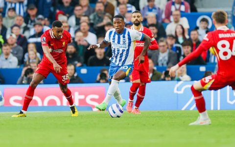 Pervis Estupiñán era titular fijo en Brighton.
