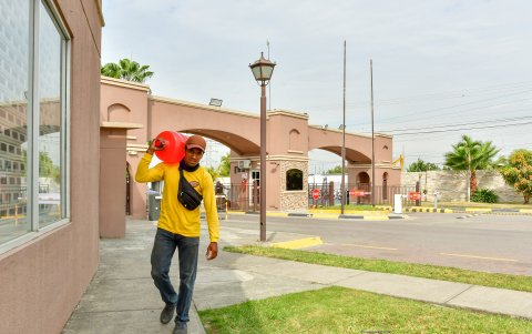 Las familias aseguran que han tenido que comprar botellones
