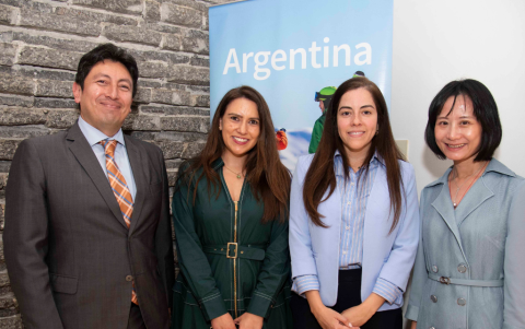 Galo Fraga, Estefanía Larriva, Mónica Orellana y Wei Lin.