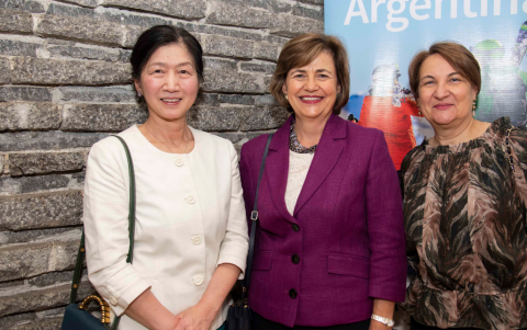 Junko Morishita, Sharon Campbell y Valerie Bettios Létrilliart.