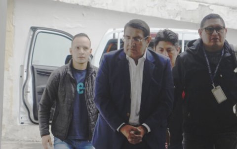 La jueza de la Unidad Judicial de Violencia contra la Mujer y la Familia No. 1 acogió el pedido motivado de la Fiscalía y dictó prisión preventiva contra el asambleísta Joseph Santiago Díaz Asque,