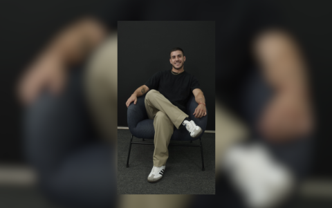 Periodista deportivo e influencer, ha transformado su espontaneidad en redes en una herramienta de conexión real.