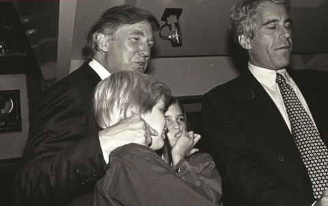 FOTO DE CNN La cadena de televisión CNN reveló fotos donde se muestra una amistad cercana entre Donald Trump y Jeffrey Epstein