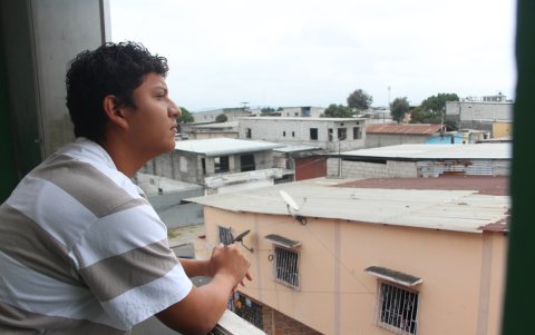Eric Salinas, de 19 años, vive en la cooperativa Mariuxi Febres Cordero, en el Guasmo sur.
