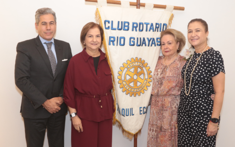 Mario Hansen-Holm, Amira Maluk de Bucaram, Patricia Salvador de Dossman y Ana Duque de Mendoza.