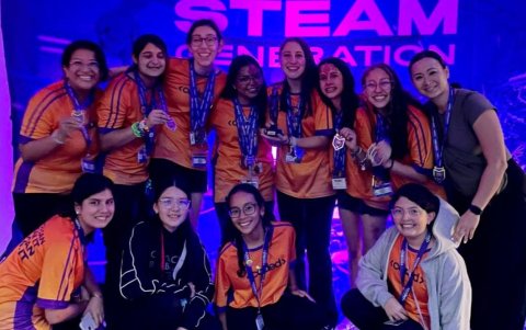 Con diseño web, inteligencia artificial y trabajo en equipo, jóvenes del Colegio Delta ganan en Orlando y apuntan al 2027.