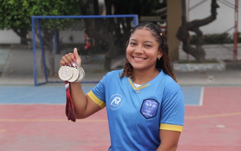 Brithany compite a nivel internacional sin descuidar sus estudios: disciplina y metas claras la definen