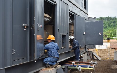 Los trabajos que se hacen para evitar que regresen los apagones a Ecuador.