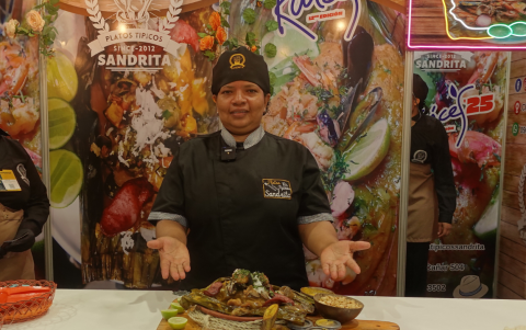 Sandra Mercado sirve algo más que sabor: el “Bollo Arrecho” encapsula su historia de esfuerzo, una receta que empodera y emociona por dentro y por fuera.