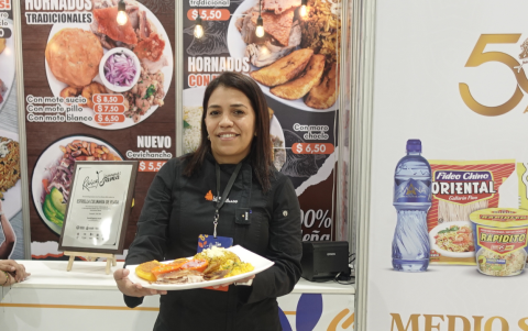 Todo en un solo plato que lo tiene “con todos los juguetes”. La Dura del Hornado celebra lo completo con jerga y corazón.