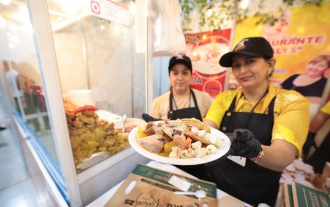 Los nombres de los platos en la Feria Raíces 2025 reflejan el sabor, la historia y el carácter de sus cocineros.