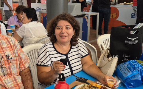 Leah descubrió en Raíces el sabor artesanal de unas mermeladas caseras, elaboradas por una emprendedora cuencana.