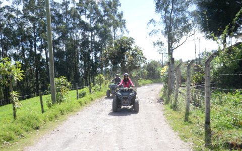Cada parada en la ruta revela una historia, una cascada o una leyenda escondida.