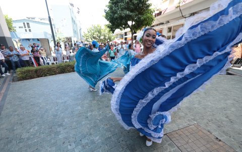La ciudadanía admira y pide que los eventos culturales en honor a Guayaquil no se terminen nunca. Esto, aseguran, fortalece la identidad de la ciudad.