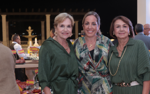 Yoya Oneto, Ivonne Medina y Loló Carrión.