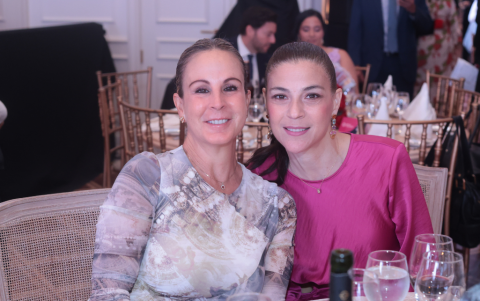 Ana María de Gómez y Tatiana de Saab.