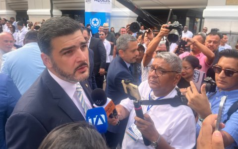 El alcalde de Guayaquil participa activamente en las celebraciones por el aniversario de la ciudad.