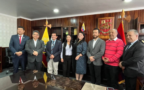 Diana Guayanay fue posesionada como alcaldesa de Loja tras decisión del Tribunal Electoral.