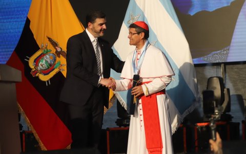 Aquiles Álvarez junto a monseñor, Luis Cabrera.