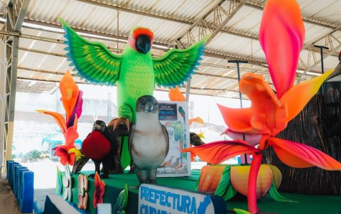 En la imagen, uno de los carros alegóricos que participarán de la segunda edición del desfile organizado por la Prefectura del Guayas por las fiestas de Guayaquil.