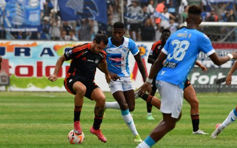 Emelec ganó al Manta en el estreno del entrenador argentino Guillermo Duró.