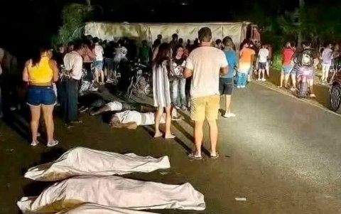 Policía realiza pericias en la escena del crimen que dejó 17 muertos en la parroquia La Guayas
