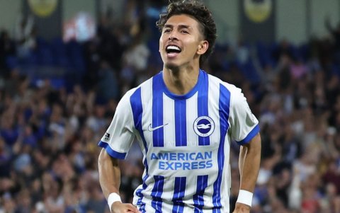 Jeremy Sarmiento buscaría nuevos aires fuera del Brighton, equipo con el que mantiene contrato hasta 2027.
