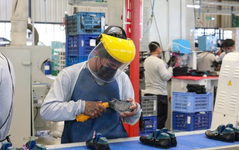 ¿Qué estrategias deberían implementarse en Ecuador para que el trabajo juvenil sea efectivo?