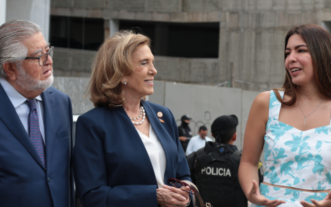 Xavier Pérez, Carmina de la Cal y Tatiana Coronel.
