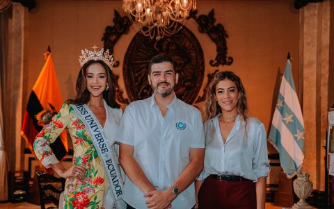 Figuras. Mejía junto Álvarez y Panus.