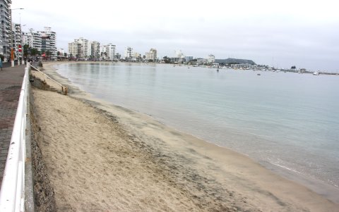Así lucía la playa de Salinas en la mañana de este 30 de julio de 2025, ante la alerta de tsunami.