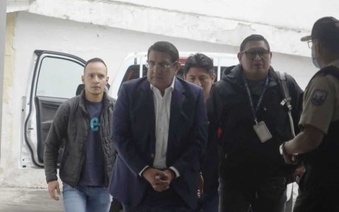 Santiago Díaz Asque se entregó a la Policía Nacional el 22 de julio de 2025 en medio de una acusación por abuso sexual a una menor.