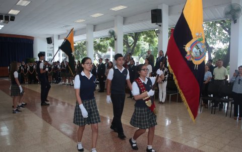 Abanderados de la institución.