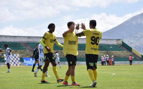 Miguel Iturralde juega en la segunda categoría de Pichincha.