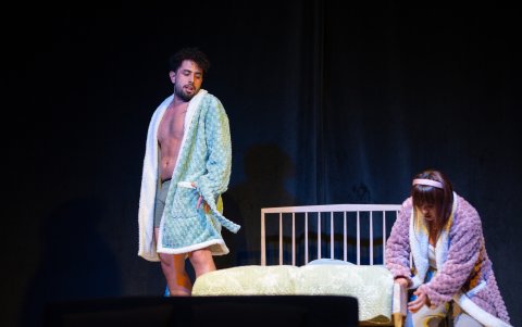 Escena de la obra  Y vivieron felices... por separado