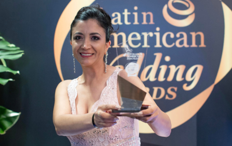 La analista de la Dirección de Turismo de Negocios, Gabriela Flores, menciona que el premio se da gracias a un arduo trabajo para dar a conocer a Quito