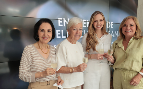 Margarita de Hidalgo, Ilse Schmidt, María Gabriela Vásquez y María Lorena de Konanz.