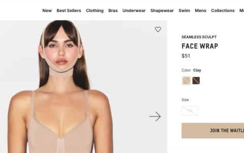 Kim Kardashian se une a la tendencia con SKIMS lanzando su seamless sculpt face wrap.