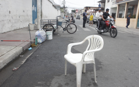 Este viernes, moradores limpiaron el sitio en donde estaban las víctimas.
