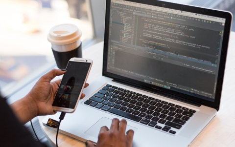 Más de 4.500 conversaciones fueron indexadas, muchas de ellas con contenido sensible