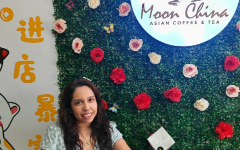 Moon China ofrece tres ambientes inspirados en la cultura china: moderno, kawaii y tradicional, con espacios para karaoke y cine.