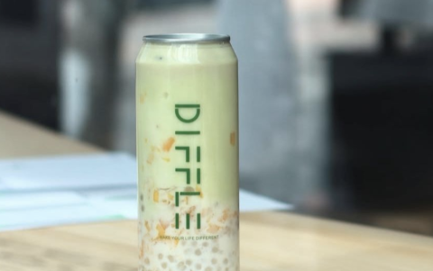 Diffle es pionero en Ecuador en ofrecer bubble tea en lata, con diseño minimalista inspirado en Asia.