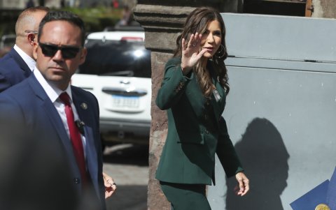 La secretaria de Seguridad de Estados Unidos Kristi Noem llegó al Ecuador después de una gira por Chile y Argentina.