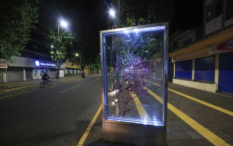 La av. Amazonas era un referente de la diversión nocturna. Ahora luce vacía.