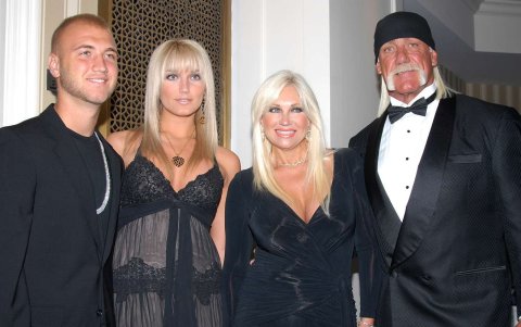 Hogan con su primera familia en la que procreó sus únicos dos hijos. Recién en 2023 se casó con Sky Daily.