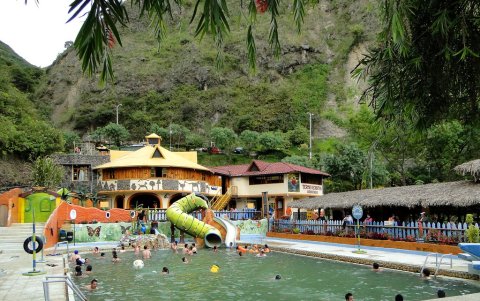 El complejo de aguas termales es uno de los principales atractivos de Chachimbiro. Sus aguas son consideradas curativas.